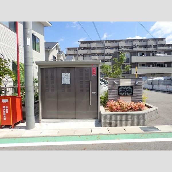 現地周辺 (ゴミ庫)