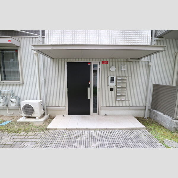 エントランス (エントランス)