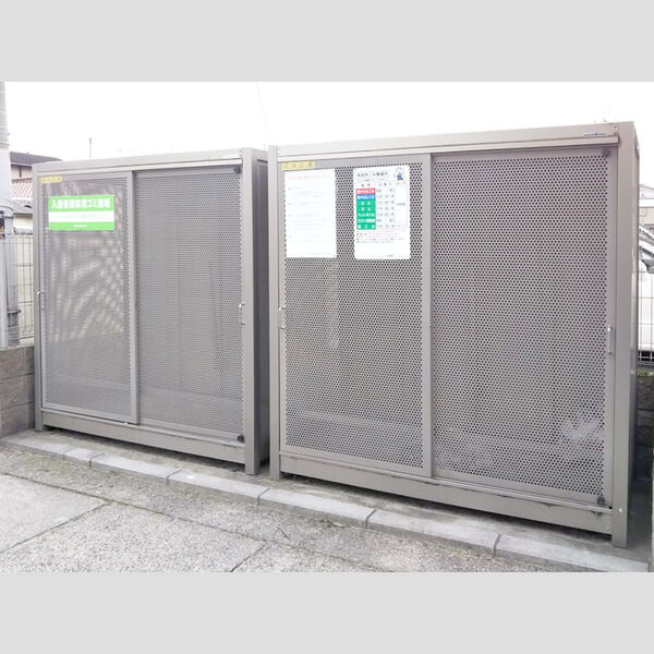 現地周辺 (ごみ置き場)