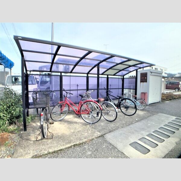 現地周辺 (駐輪場)