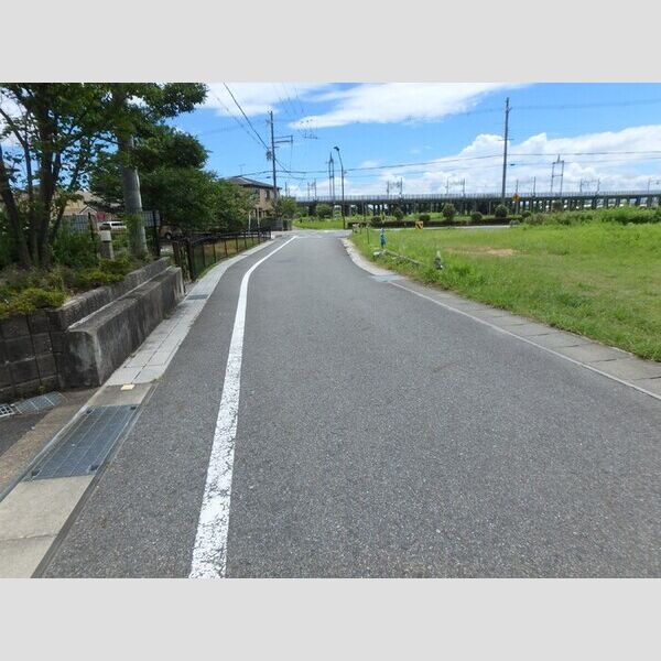 現地周辺 (前面道路)