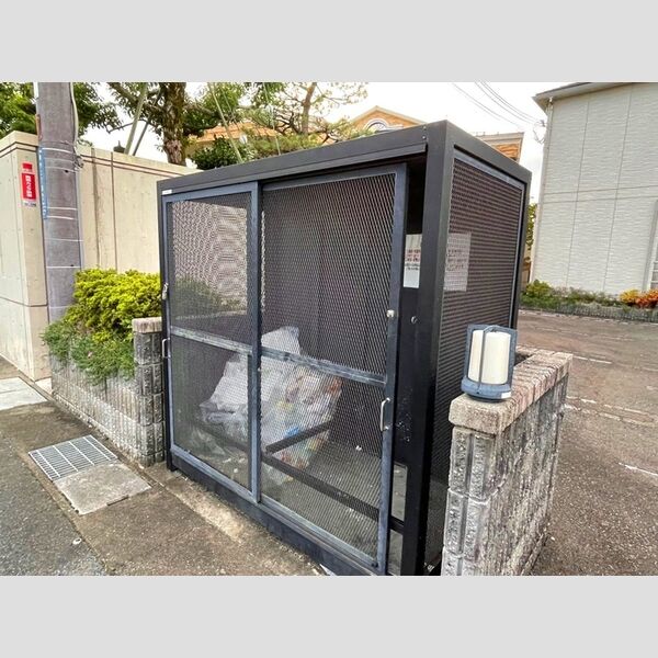 現地周辺 (ゴミ置き場)