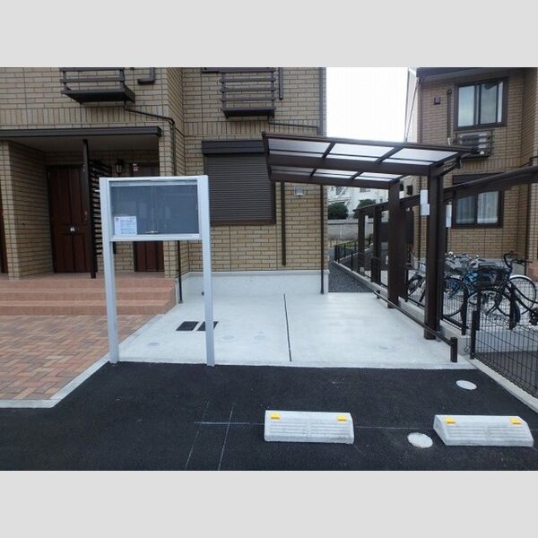 現地周辺 (駐輪場)