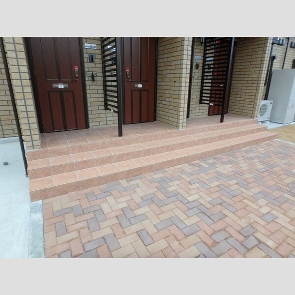 エントランス (建物入り口)