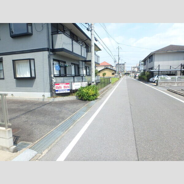現地周辺 (前面道路)