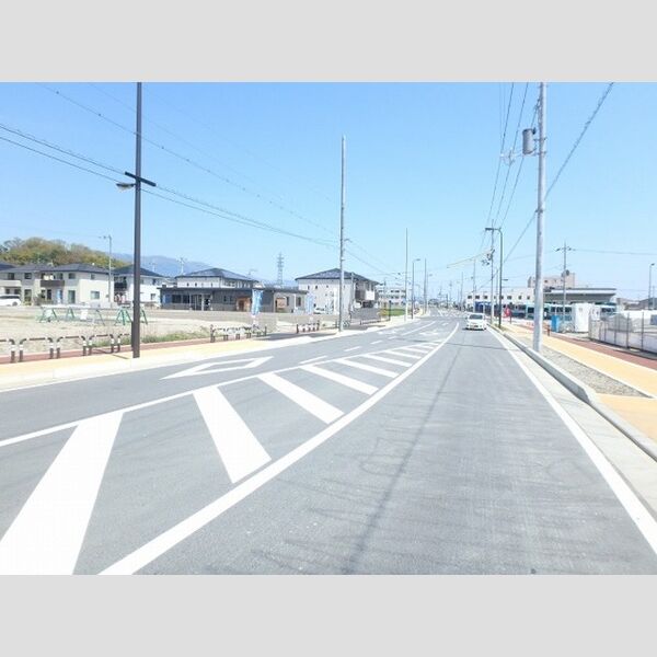 現地周辺 (前面道路)