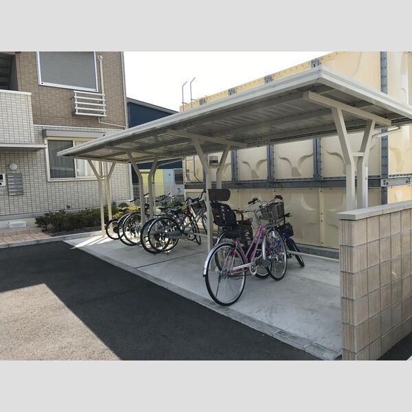 現地周辺 (駐輪場)