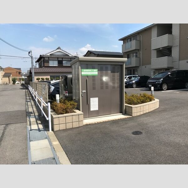 現地周辺 (ゴミ庫)