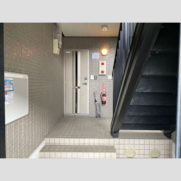 エントランス (エントランス)