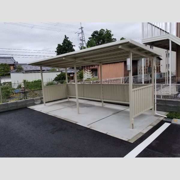 現地周辺 (駐輪場)