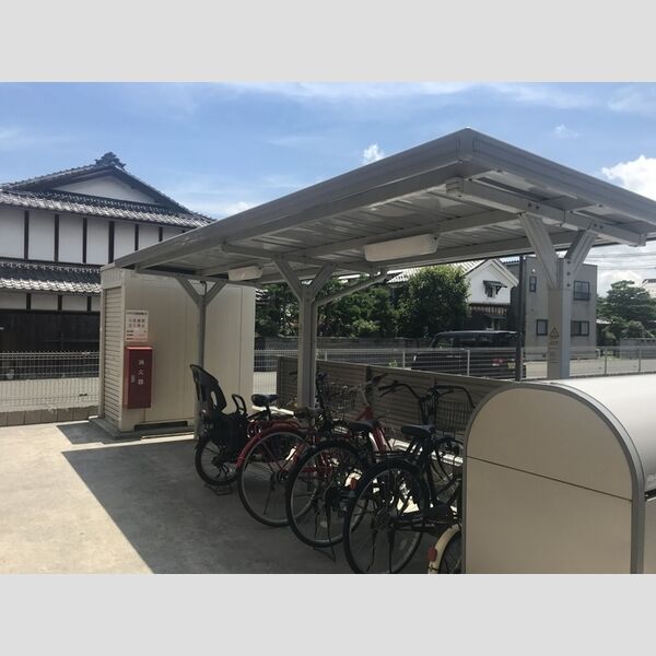 現地周辺 (駐輪場)