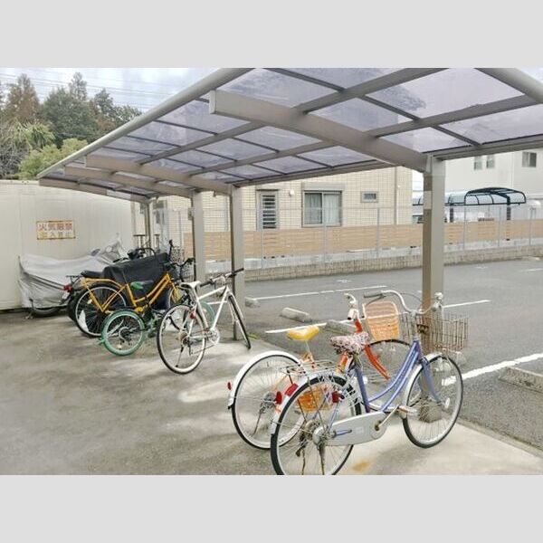 現地周辺 (駐輪場)