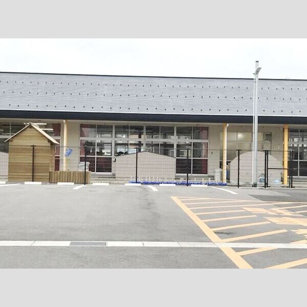 現地周辺 (幼稚園が近くにあります)