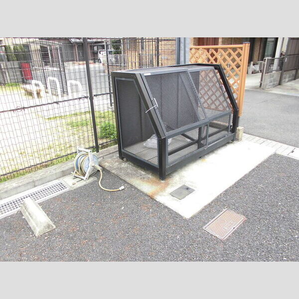 現地周辺 (ごみボックス)