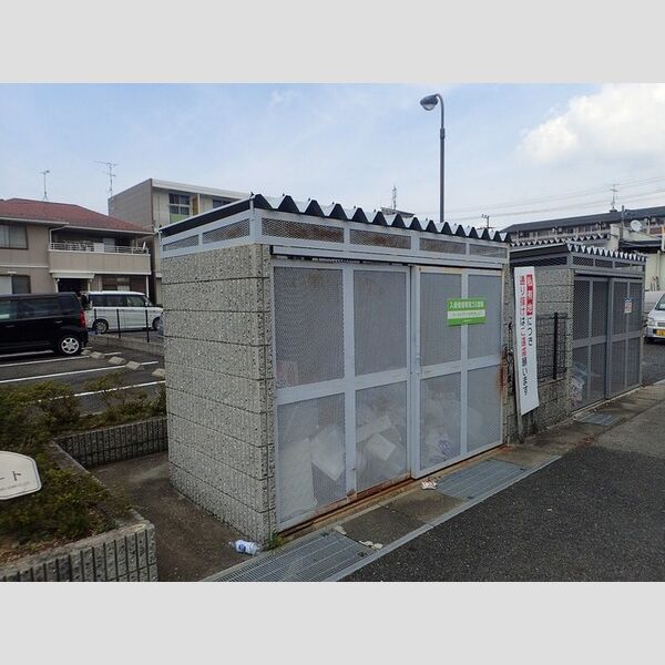 現地周辺 (ごみ置場)