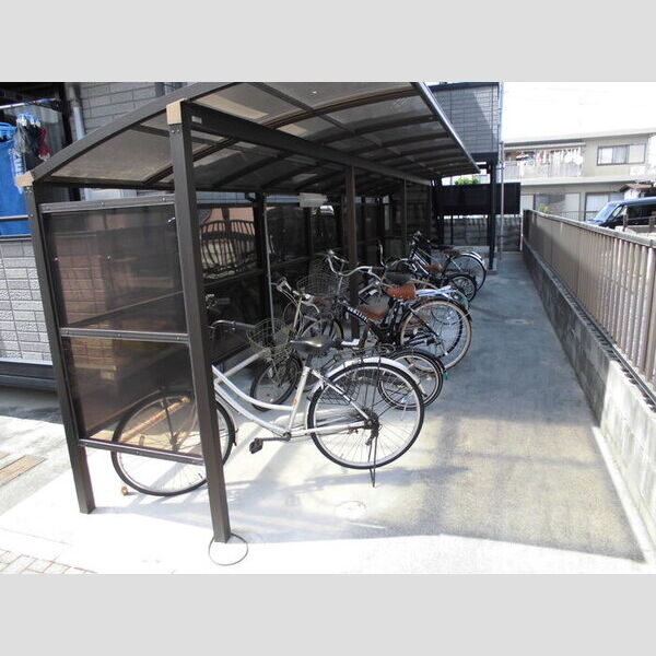 現地周辺 (駐輪場)