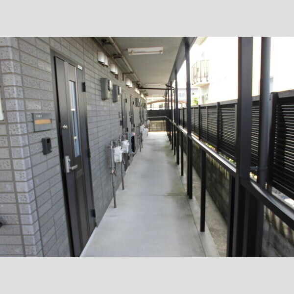 現地周辺 (共用廊下)