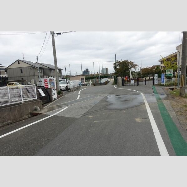 現地周辺 (前面道路)