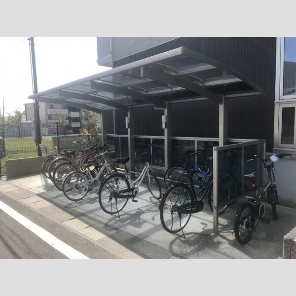 現地周辺 (駐輪場)