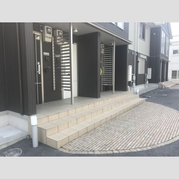 現地周辺 (エントランス)