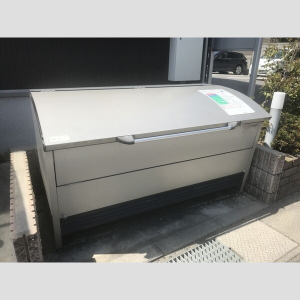 現地周辺 (ごみ置き場)