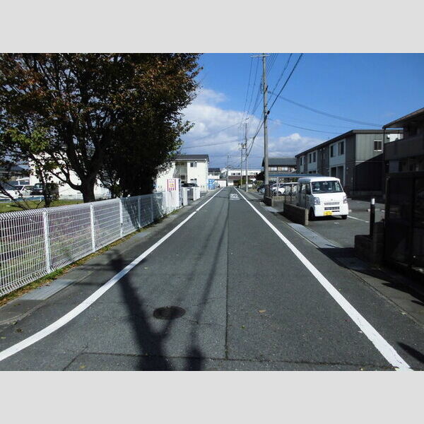 現地周辺 (前面道路)