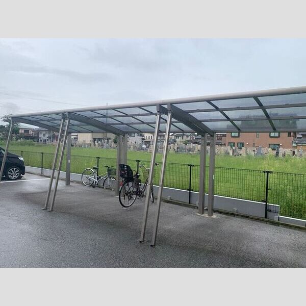 現地周辺 (駐輪場)