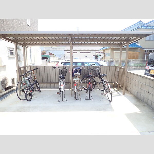 現地周辺 (駐輪場)