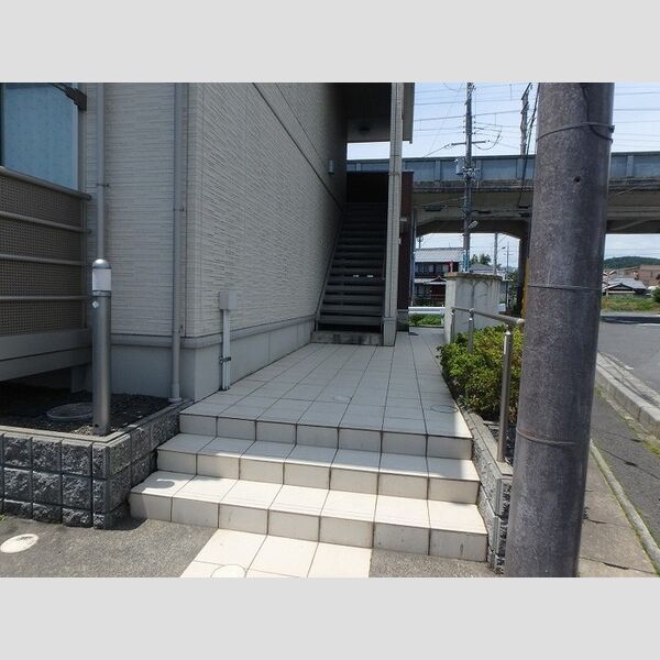 エントランス (建物入り口)