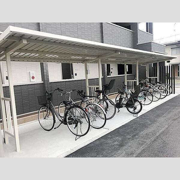 現地周辺 (駐輪場)