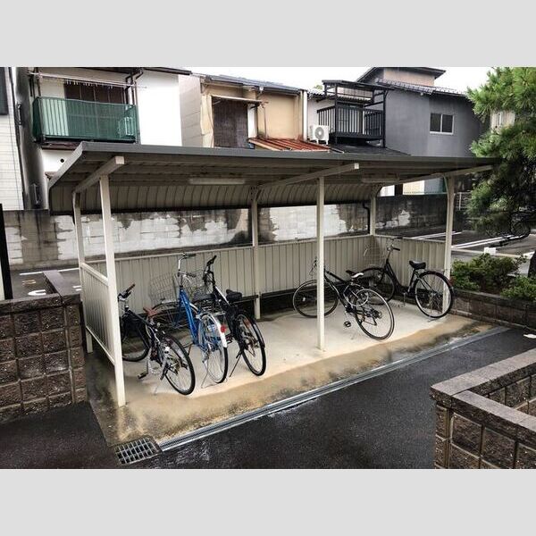 現地周辺 (駐輪場)