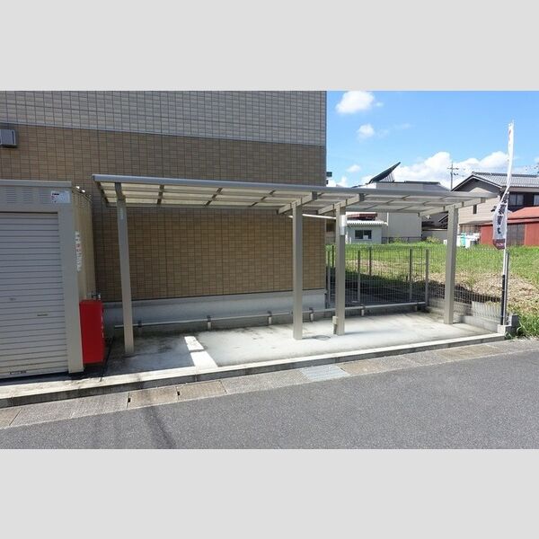 現地周辺 (駐輪場)