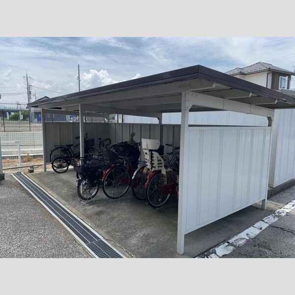 現地周辺 (駐輪場)