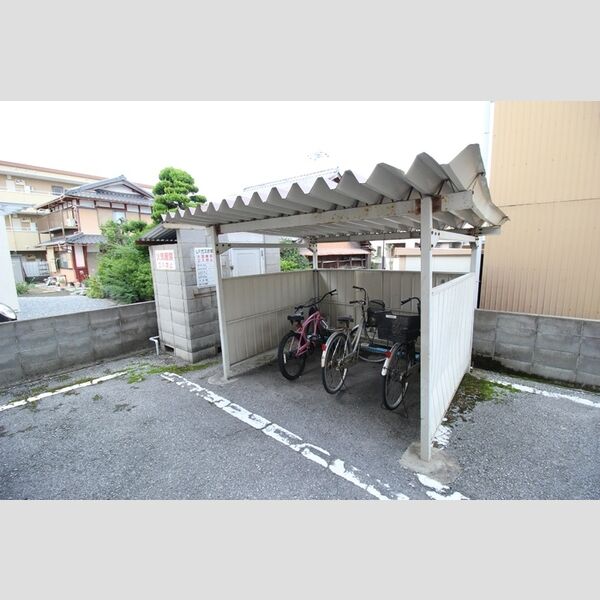 現地周辺 (駐輪場)