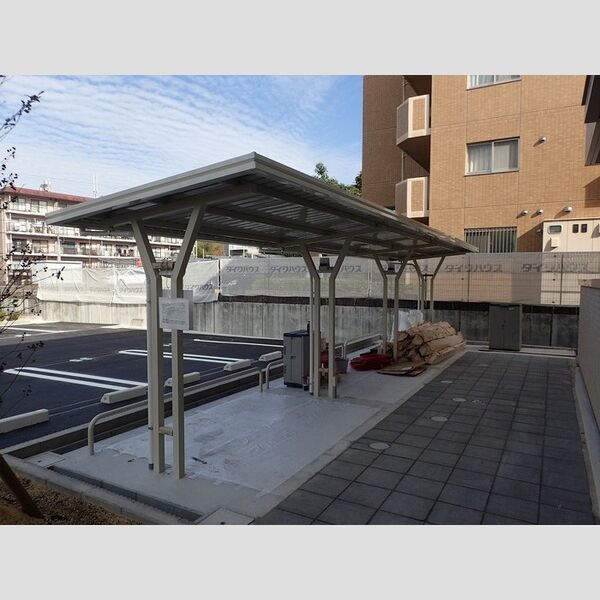 現地周辺 (駐輪場)