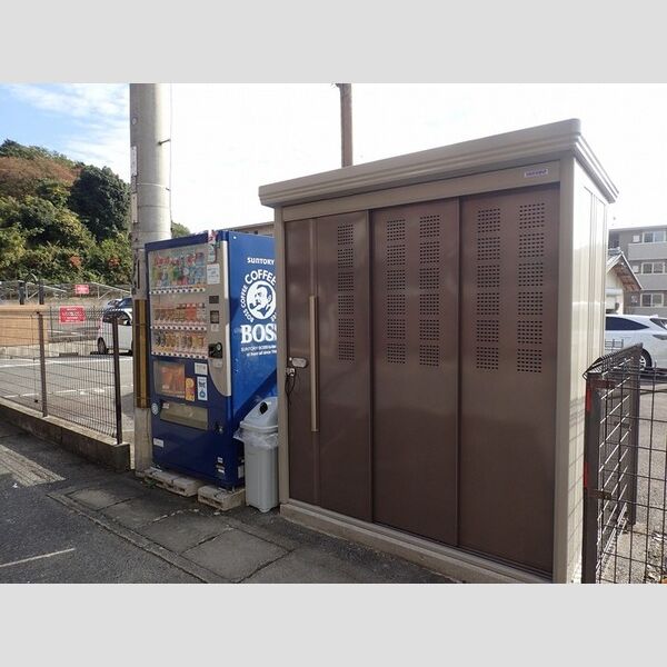 現地周辺 (ごみ置場)