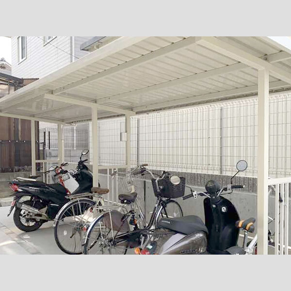 現地周辺 (駐輪場)