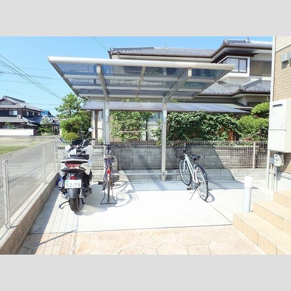 現地周辺 (駐輪場)