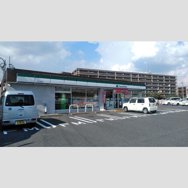現地周辺 (ファミリーマート大津大萱店(450m))