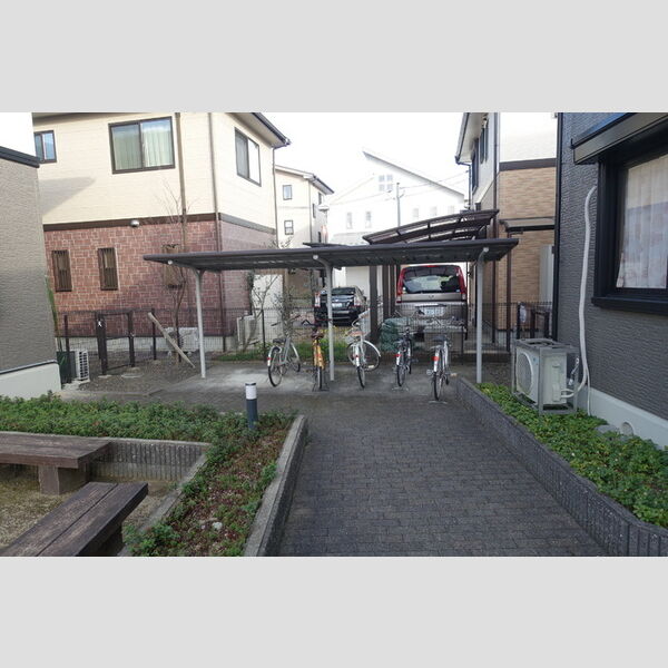 現地周辺 (駐輪場②)