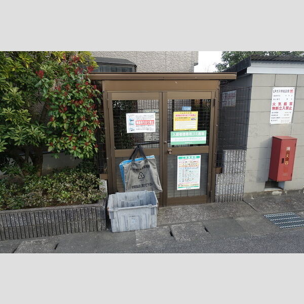 現地周辺 (ごみ置場)