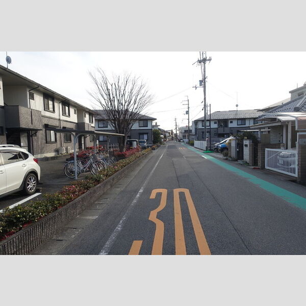 現地周辺 (前面道路)