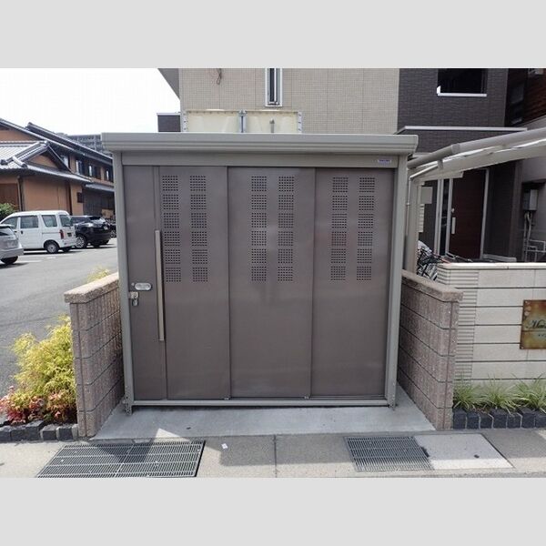 現地周辺 (ゴミ庫)