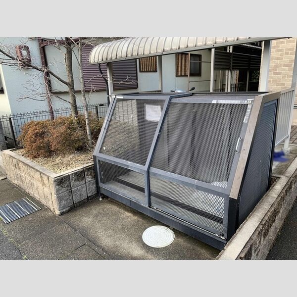 現地周辺 (ゴミ置き場)