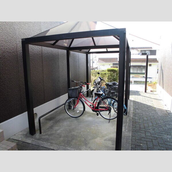 現地周辺 (駐輪場)