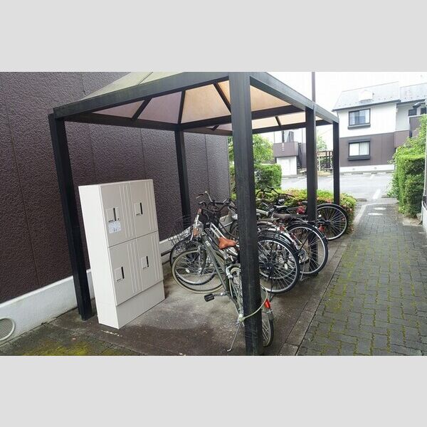 現地周辺 (駐輪場)