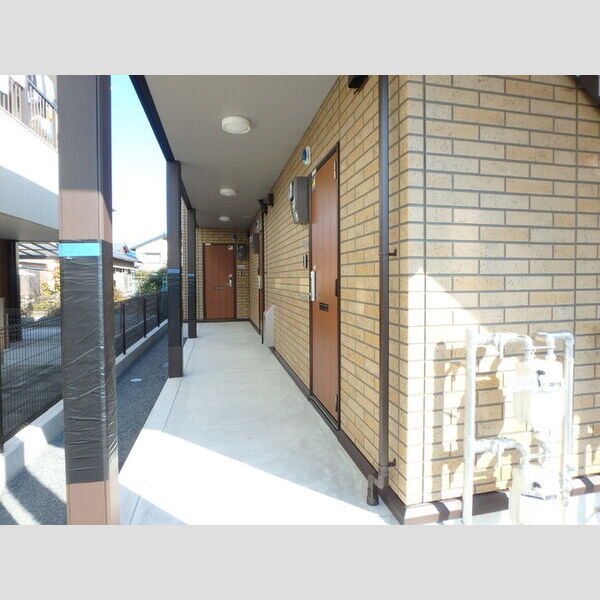 エントランス (建物入り口)