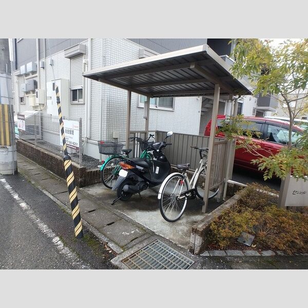 現地周辺 (駐輪場)