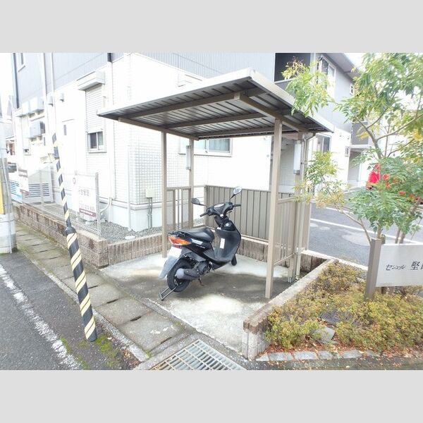 現地周辺 (駐輪場)