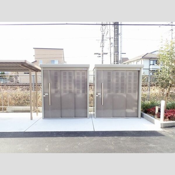 現地周辺 (ゴミ庫)